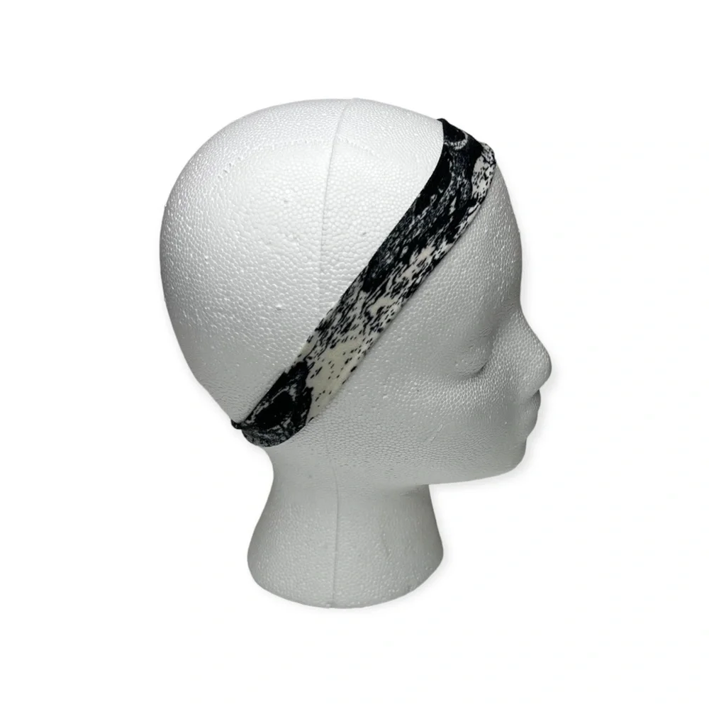 Buskins Stretchy Headband/Bracelet/Ponytail Holder Black and White OS